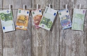 Αποκάλυψη: Ιδού η μαρτυρία- βόμβα(βίντεο) για δωροδοκίες πολιτικών στο χώρο της Υγείας που έμεινε στα συρτάρια!Τολμά κανείς να την ερευνήσει σε βάθος;