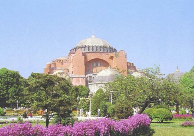 Οπου κι αν γυρίσουμε θα δούμε σε ποιάν Αγιά Σοφιά πιστεύουμε…Και στο ναό-καθρέφτη μας θα δούμε τους ειδωλολάτρες…