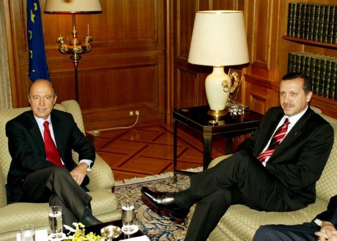 Πως ο Σημίτης “όπλισε” τον Ερντογάν και η Τουρκία τρέχει για “πολεμικό επεισόδιο”για να προλάβει τον Μπάϊντεν και τις ΗΠΑ