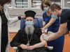 Υπουργός:”Το εμβόλιο κοροναϊού δεν διατρέχει κίνδυνο”! (Και νομίζαμε οτι το κυνηγούν λιοντάρια και τίγρεις…) Ο…Θεούλης εμβολίασε τον Mητροπολίτη Ιερόθεο!!!