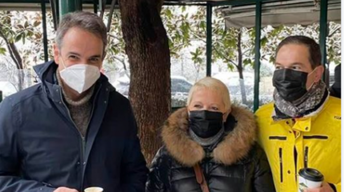 Ντροπήηηη…Κινητοποιούν το Στρατό ,γιατί πνίγηκαν σε 20 ποντους χιόνι…Και ο Πρωθυπουργός χαριεντίζεται…Εκπληκτικές φωτογραφίες…