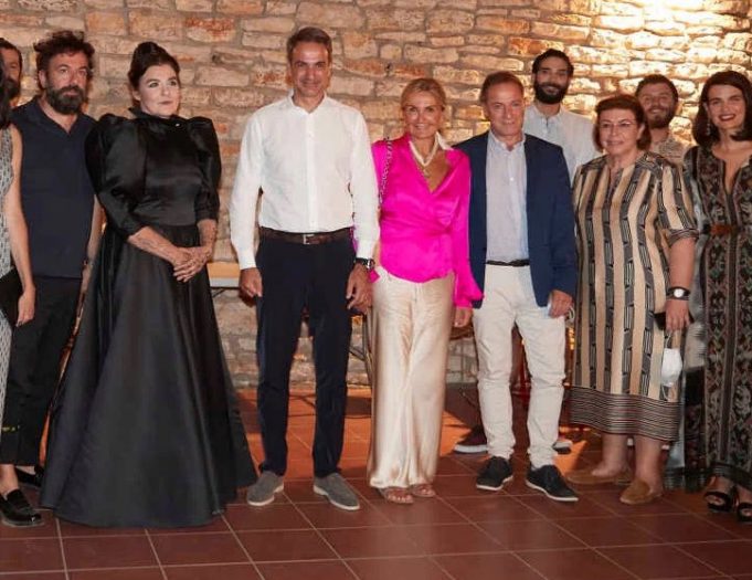 Σοκ: “Διακεκριμένος παιδεραστής σε διακεκριμένη δημόσια θέση”!!! Ένοχα μυστικά,επιχείρηση συγκάλυψης παιδεραστών! Συγκλονίζεται με αποδείξεις και ονόματα η Ελλάδα!