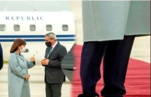 Η κατοικία μετά πισινός της Αικατερίνης,το ντύσιμο που βλέπετε στο …Μέγαρο ,τα πανάκριβα “Χόγκαν”,ο φτωχός πρόεδρος Μουχίκα,η μυλωνού και οι πραματευτάδες…