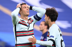 Σιχαμερή διαιτησία στο δρόμο του Μουντιάλ! Τεράστιες εκπλήξεις και ο Ζαγοράκης πρόεδρος!