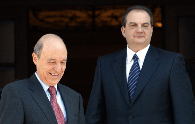 Σφαλιάρα Καραμανλή στον “Αρχιερέα” Σημίτη και στις “γάτες” της σημερινής εξουσίας.Ο Σύμβουλος Πρετεντέρης,ο υπόκοσμος και ο “φτωχός των 20 εκατομ ευρώ!!!