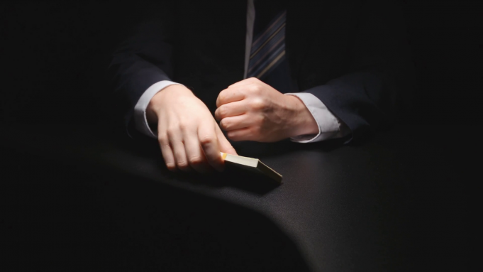 Πολιτικός με μίζα εκατομμυρίων στο δόκανο της Δικαιοσύνης!Σφαίρες και(διαχρονική) τρομοκρατία δικαστών απο πολιτικούς που πιάνονται στα πράσα!