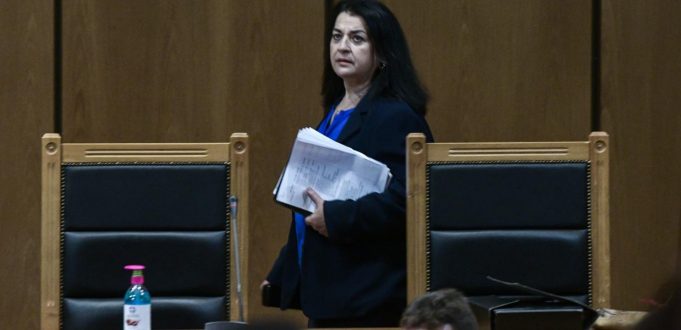 Μέγα τραπεζικό σκάνδαλο στα χέρια της δικαστίνας(κ.Λεπενιώτη) που “τσάκισε” τη Χρυσή Αυγή.Ομολόγησαν απίστευτες ρεμούλες, αλλά αθωώθηκαν όλοι οι τραπεζικοί ! “Κόψτε τις αποζημιώσεις απο τροχαία στο μισό”!