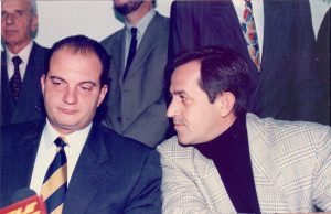 Απίστευτο: Δυο γυναίκες σε ΗΠΑ και Ελλάδα βρήκαν στους τραπεζικούς λογαριασμούς τους δύο δις από το πουθενά!Η Δικαιοσύνη ψάχνει-Eπιστολή Νικολόπουλου στον Πρωθυπουργό!..