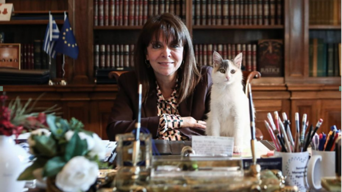 Απουσία-σοκ της Μάγδας Φύσσα από το προεδρικό Μέγαρο ,όπου αποκαταστάθηκε και πάλι η Δημοκρατία!