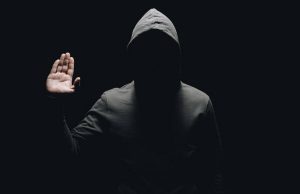 Απιστευτο,αλλά αληθινό:Δημοσιογράφος έπιασε στα πράσα τους εμπρηστές της Βαρυμπόμπης!