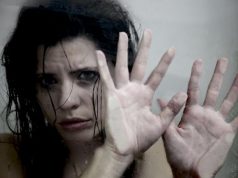 Τηλετρέλα διασήμων!Ο ένας ανέβασε γυμνές φωτογραφίες της πρώην του,η άλλη θέλει γύψο στα ανθρώπινα δικαιώματα!