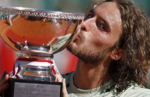 Τσιτσιπάς και Αντετοκούνμπο και πάλι στην κορυφή με εθνικό ύμνο!