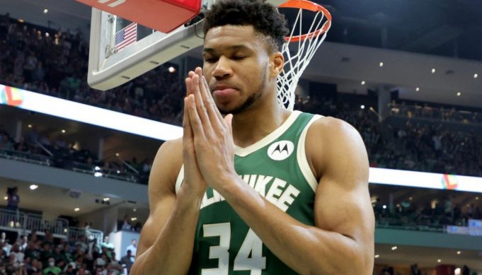 Αποκλείστηκε ο Αντετοκούνμπο προδομένος απο συμπαίκτες…Η Σίτυ ισοπαλία και αγωνία…