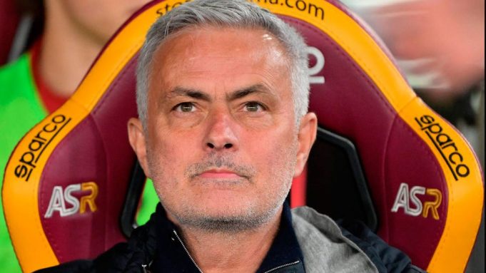 Μουρίνιο: Πρώτος ακόμα-η Σάκαρη αποκλείστηκε!