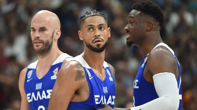 Μεγάλη νίλα και μιζέρια για την Ελλάδα και στο ευρω- μπάσκετ και στο ποδόσφαιρο! Ασίστ νίκης ο Τσιμίκας!