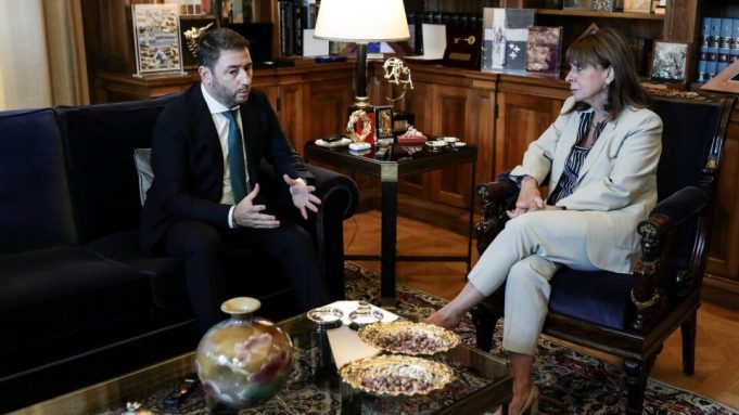 Ο Τράμπ,ο Βγενόπουλος,η προεδρίνα της Δημοκρατίας ,οι υποκλοπές,οι λεμονόκουπες,οι Ελληνες Κροίσοι της Ελβετίας και το ελληνικό γκουλάγκ του δύστυχου κουλουρά,γαμπρού γενικού διευθυντή της Νέας Δημοκρατίας!..