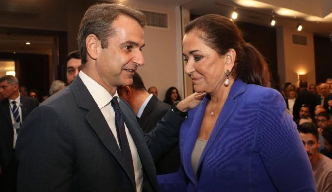 Μια τεράστια δικογραφία για μίζες έβαλε φωτιά στις σχέσεις Κυριάκου-Ντόρας; Ο ευαίσθητος Υπουργός Πιερρακάκης,η απουσία του Κράτους σε δίκη-σοκ για εικονικά τιμολόγια -μαμούθ απο επώνυμο.(Οι βαρβαρισμοί στην “Κιβωτό του Κόσμου” είναι μια κάποια λύσις για το τεράστιο σκάνδαλο των υποκλοπών)…