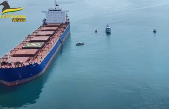 Απίστευτο!Κακοί και άγνωστοι μαφιόζοι “φύτεψαν” ενα τόνο κοκκαίνης σε πλοίο που ανήκει σε αστέρι της γερμανικής Σχολής Ελλάδας που έχει “χεσ…(κάθε)πρωθυπουργό” και λέγεται Π.Λασκαρίδης!