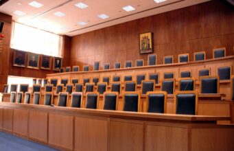 Παγκόσμια ελληνική πρωτιά:Πλαστή απόφαση του Συμβουλίου Επικρατείας μοσχοπουλήθηκε!Εισβολή κινέζων στη Σαλαμίνα!