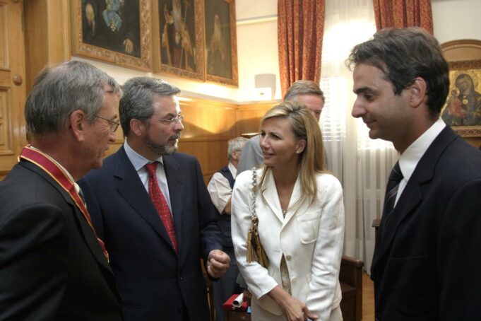 Κυριάκο ιδού ντοκουμέντα για το Καθεστώς σας και φωνές να ξεκουμπιστείτε!Σας ψήφισε 1 στους 10 και τολμάτε να νομοθετείτε;