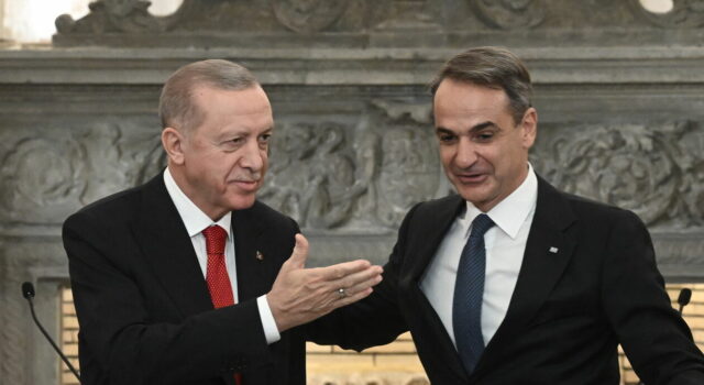 Κυριάκος:Ποιά Τουρκία και ποιός Ερντογάν;Εχθρός είναι ο …Προκόπης Παυλόπουλος και ο Κώστας Βαξεβάνης!..