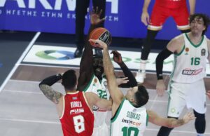 O Παναθηναϊκός κέρδισε με μισή ομάδα τον Ολυμπιακό και το πλεονέκτημα έδρας.