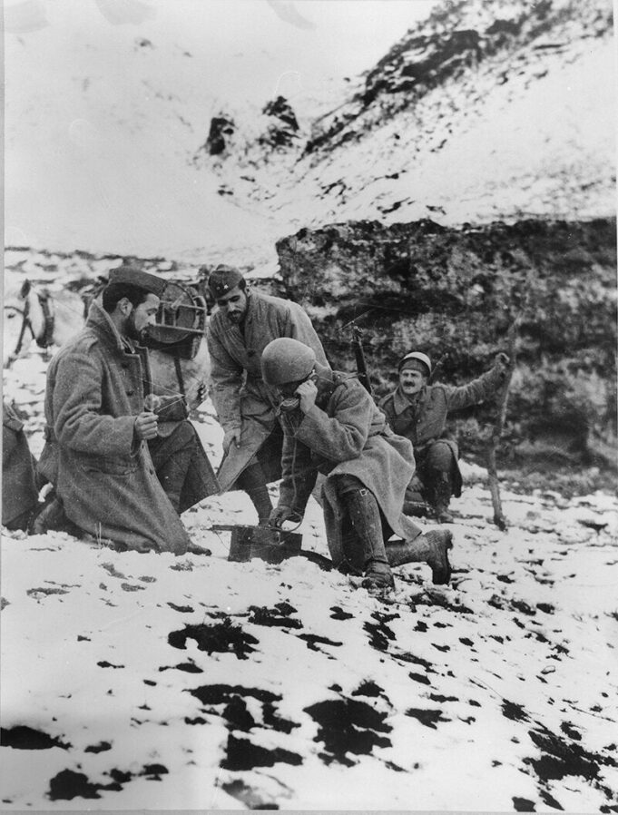 Aποκάλυψη: O Ελληνας που άκουσε πρώτος το ΟΧΙ του Μεταξά,οι πρώτοι πεσόντες και οι διάσημοι τυχεροί του μετώπου!