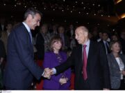 “Μεγάλα,πρόστυχα γράμματα” των καθεΓάλλων κόντρα στον υμνωδό του Σημίτη και του Κυριάκου!..