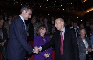 “Μεγάλα,πρόστυχα γράμματα” των καθεΓάλλων κόντρα στον υμνωδό του Σημίτη και του Κυριάκου!..