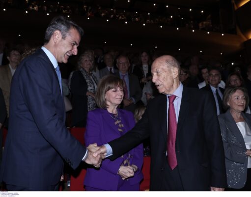 Μια τυχαία μέρα, μια τυχαία συζήτηση του πρωθυπουργού (για) με δημοσιογράφους και μαφιόζους!.