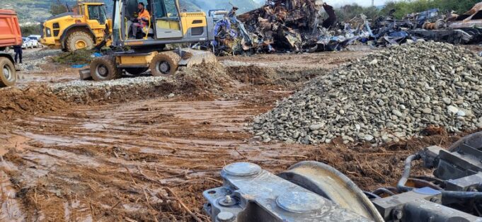 Ιδού το μπάζωμα στα Τέμπη! Τα 57 θύματα θα μοιραστούν ως “αποζημίωση” τις εισπράξεις απο τα πρόστιμα ενός μηνός για παραβίαση σηματοδότη έξω απο την ΕΡΤ!..